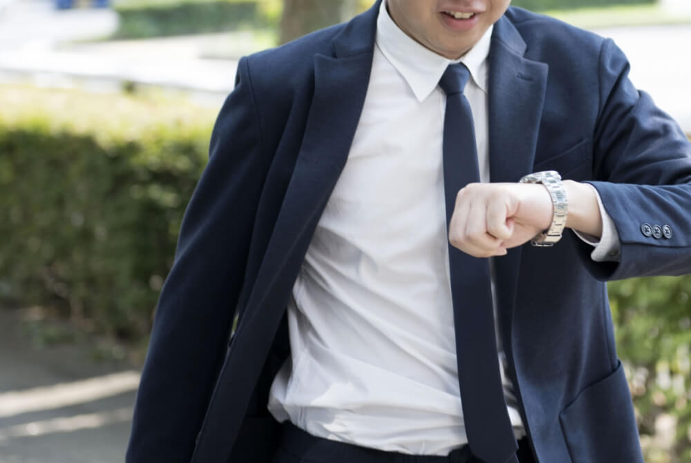 急いでいるビジネスマンの写真